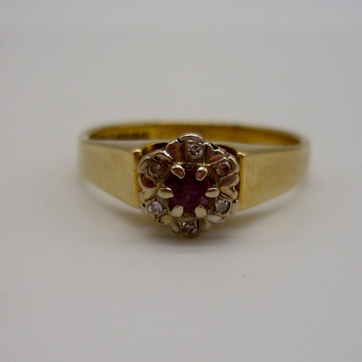Vintage 18k Gold Ruby & Diamond Cluster Ring Size 6.25