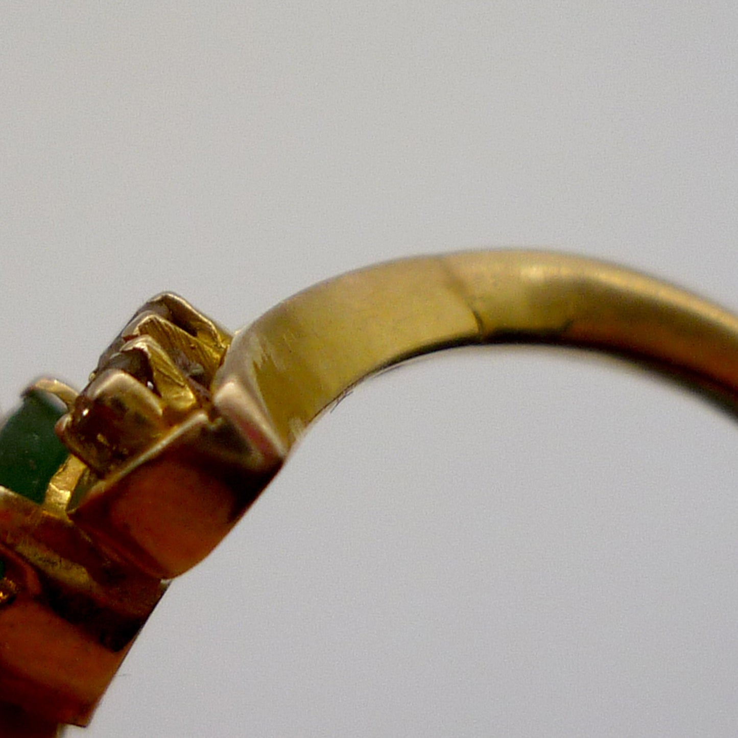 Vintage Indian Gold Emerald & Diamond Crossover Ring Size 6.5