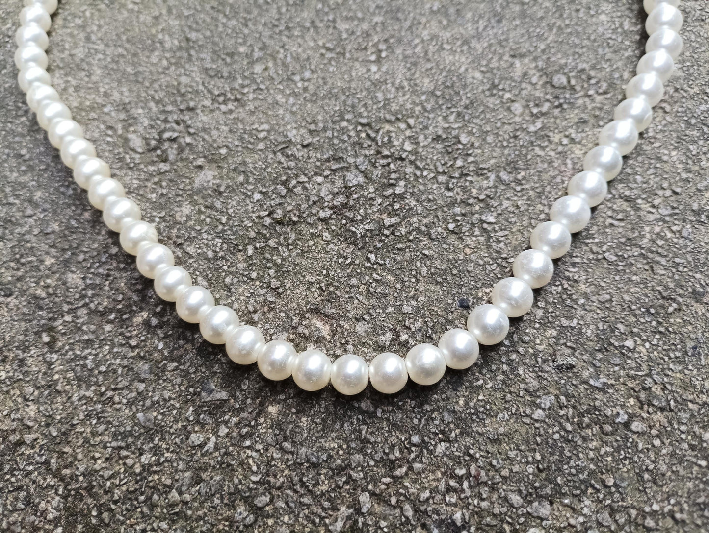 Vintage Ivory Glass Pearl Necklace: Classic Single Strand