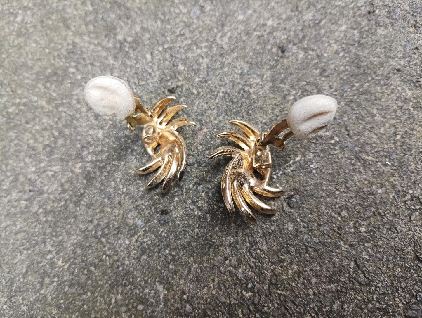 Vintage Crown Trifari Gold Tone Clip On Earrings: Fern Leaf Design