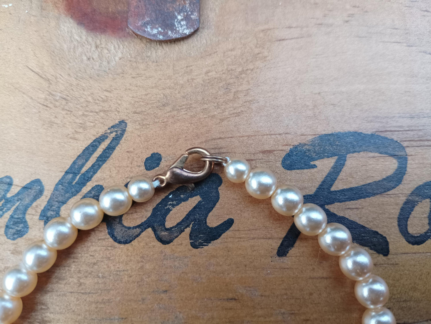 Vintage Mid Century Glass Imitation Pearl Bracelet with Creamy Off-White Beads and Secure Clasp