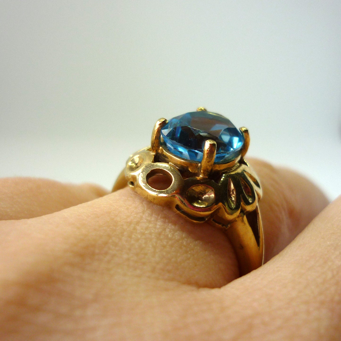 9k Gold Blue Topaz Ring: Filigree Statement Ring, Size 6.25