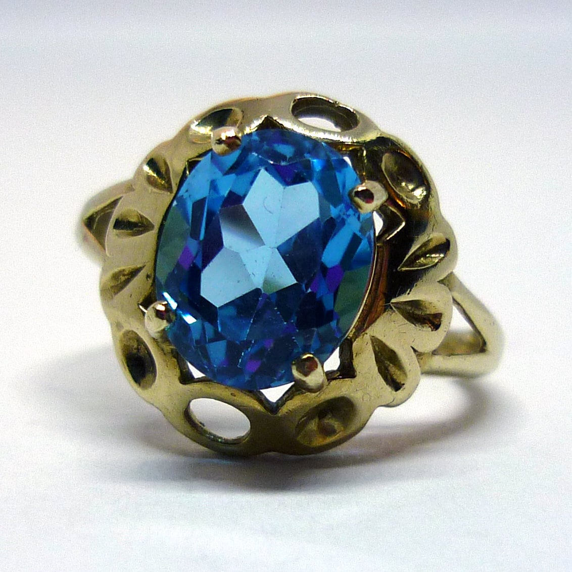 9k Gold Blue Topaz Ring: Filigree Statement Ring, Size 6.25