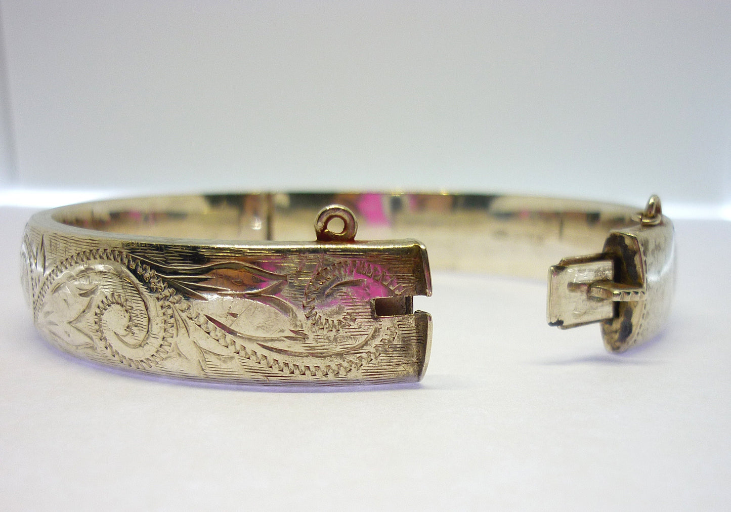 Vintage Sterling Silver Hinged Bangle: Acanthus Leaf Floral Bracelet