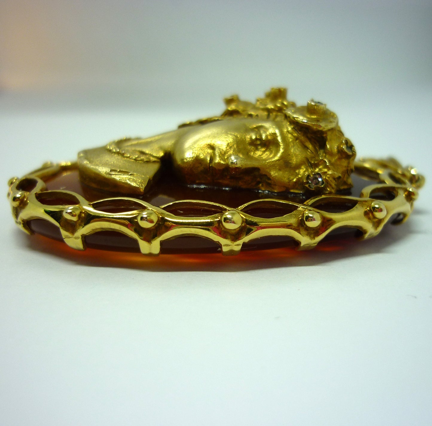 Gold & Agate Cameo Pendant