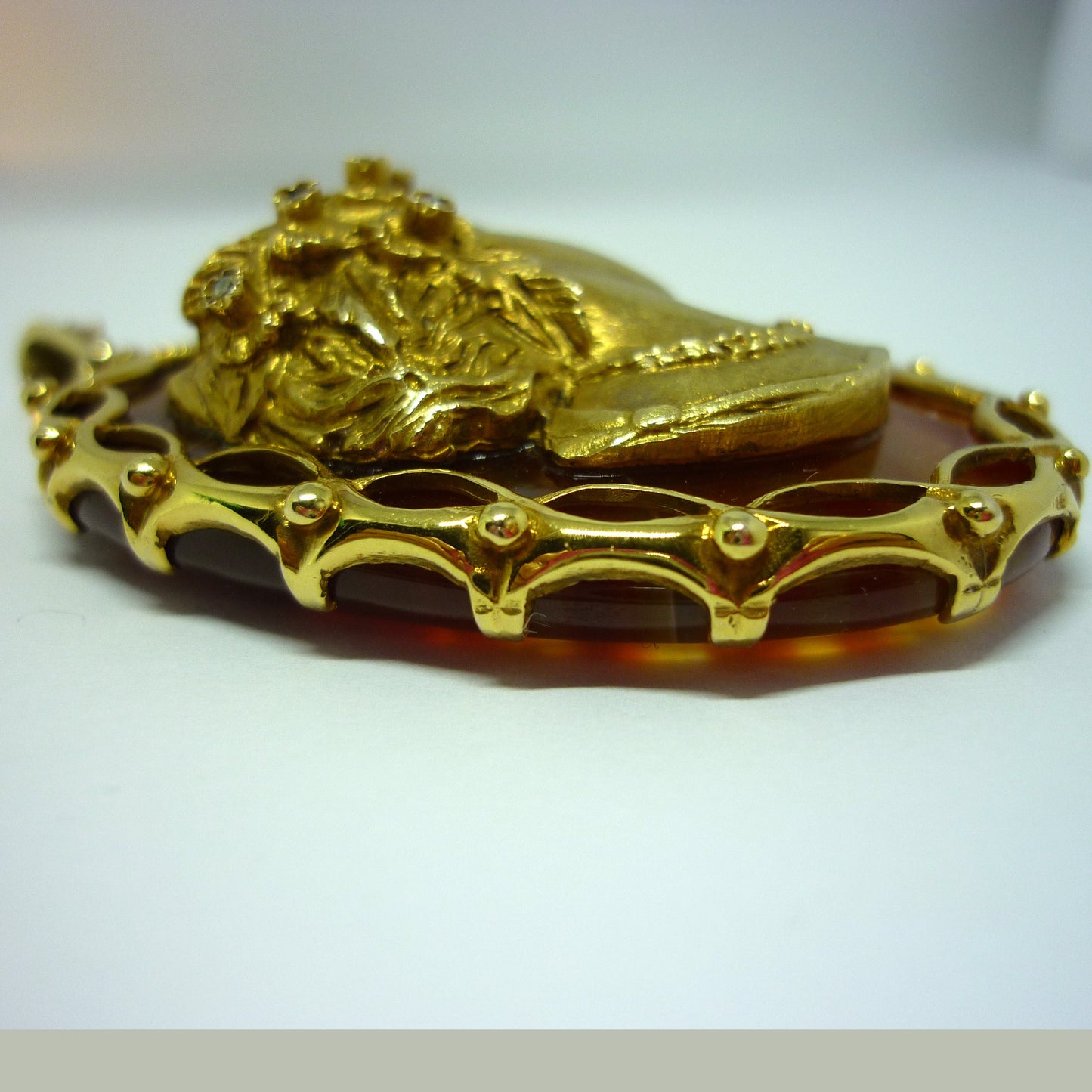Gold & Agate Cameo Pendant