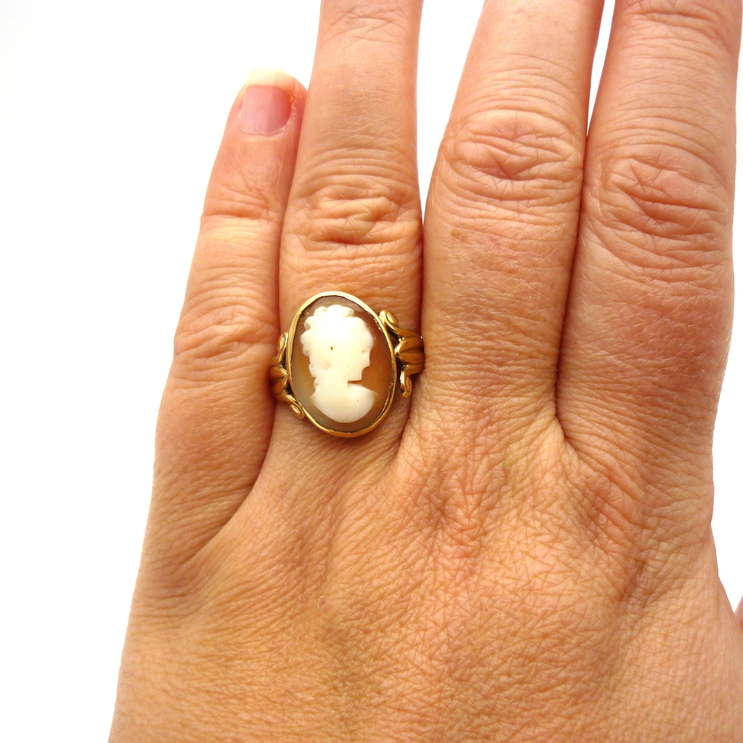Antique Shell Cameo Ring in 9k Gold, Victorian Portrait Jewellery