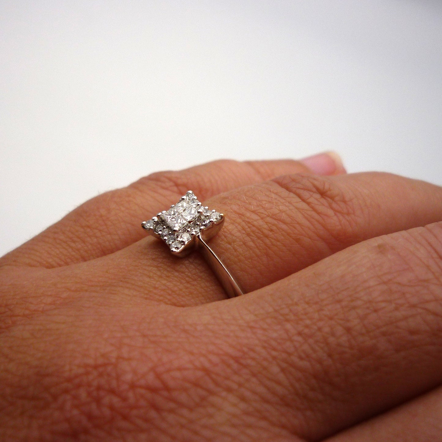 18k White Gold Square Diamond Ring with Knife Edge Band Size 5.75