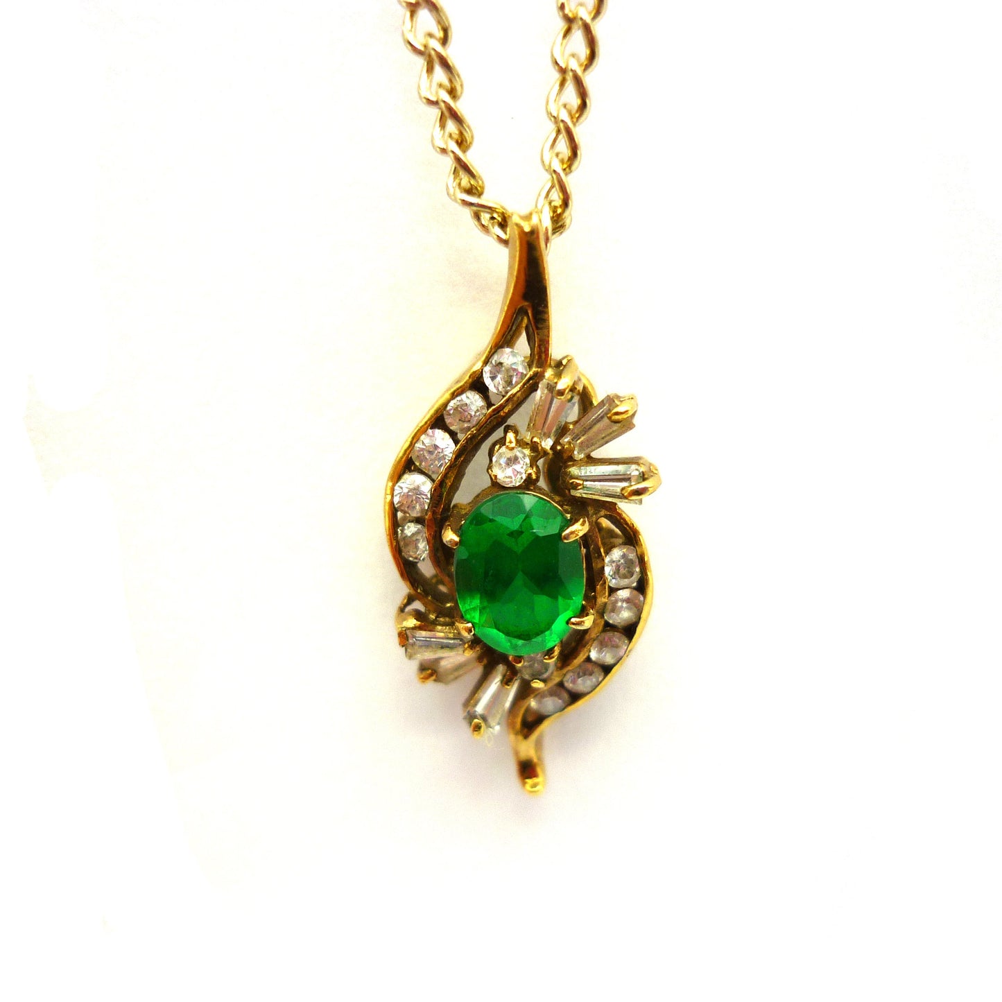 Green and White Pendant Necklace