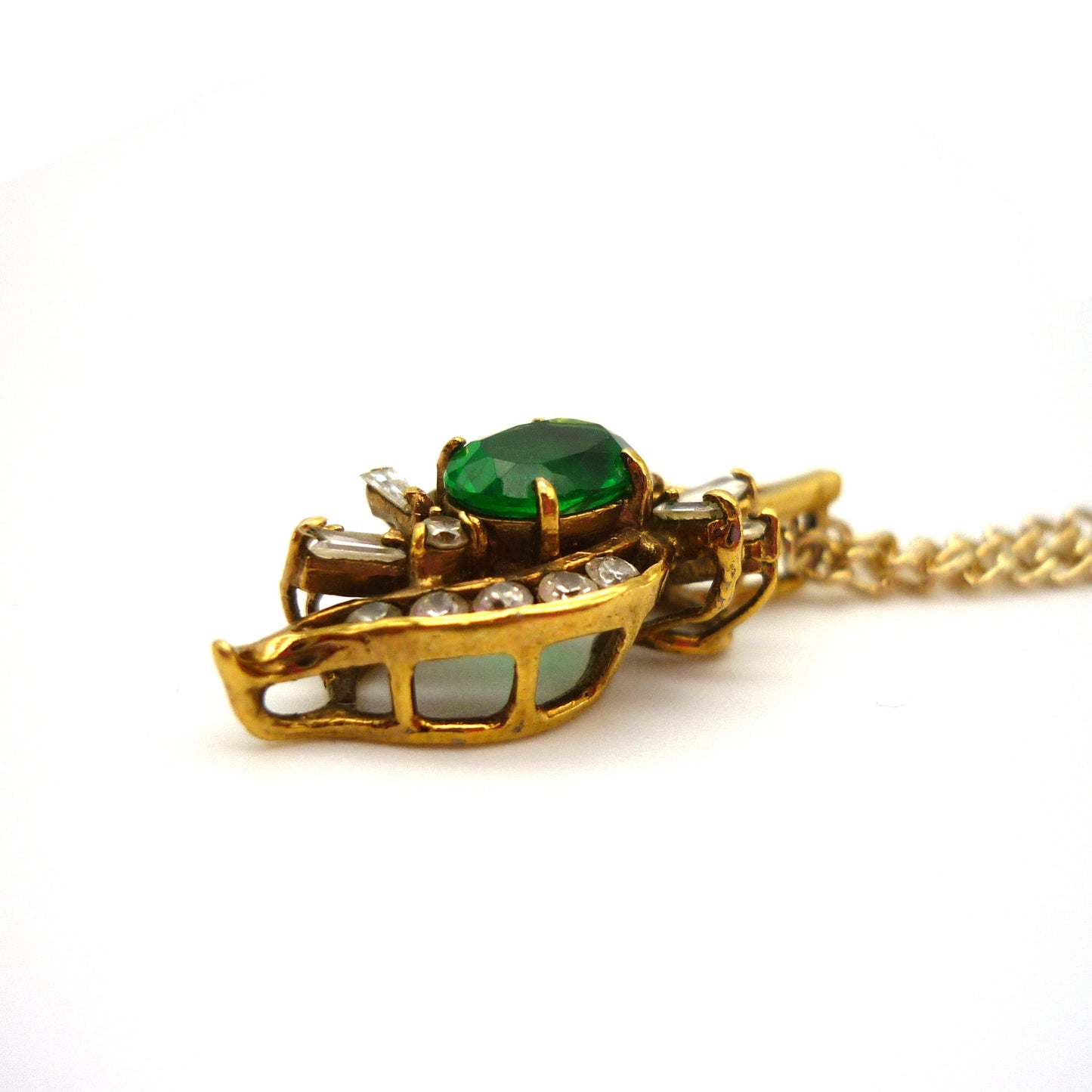 Green and White Pendant Necklace