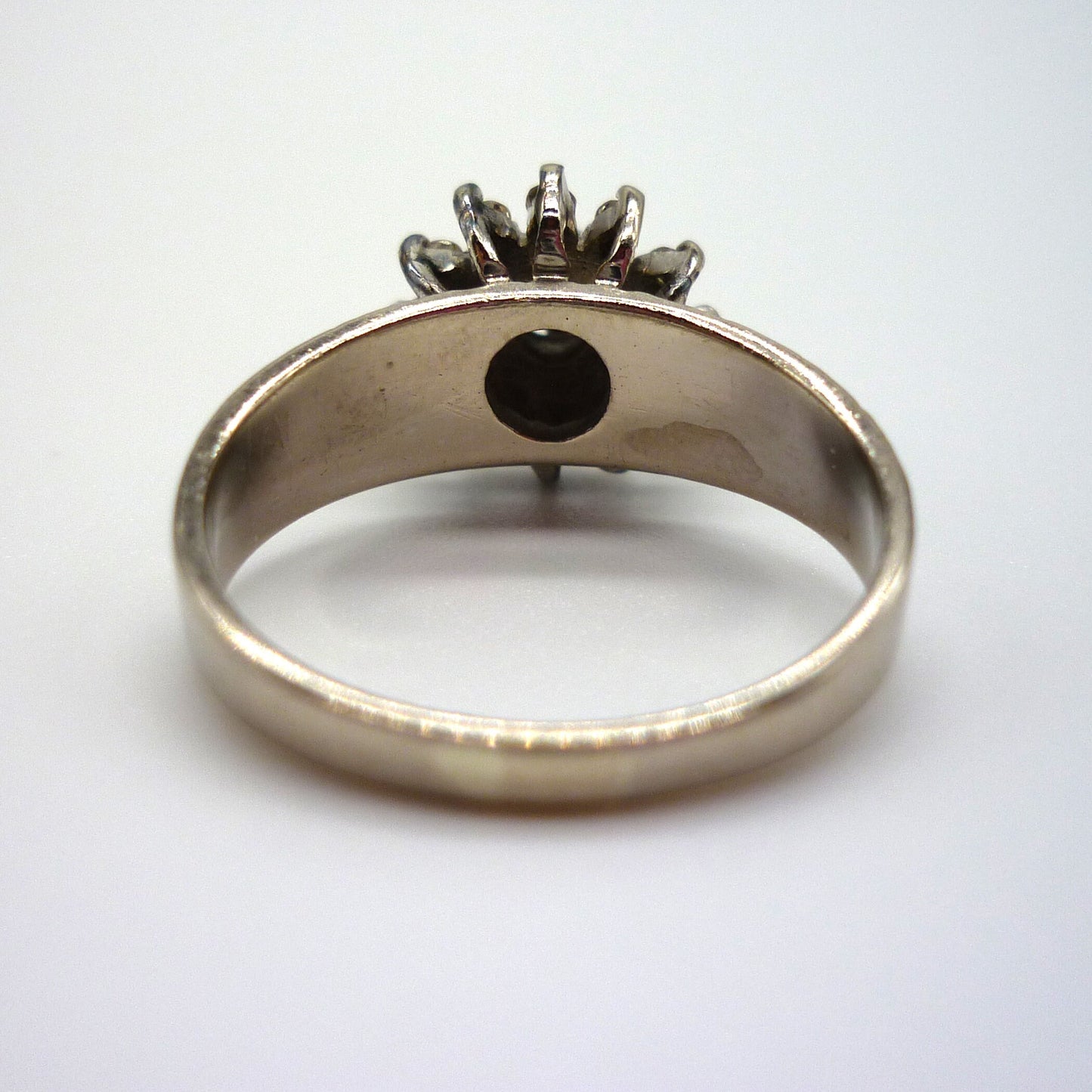 18k White Gold Diamond Cluster Ring