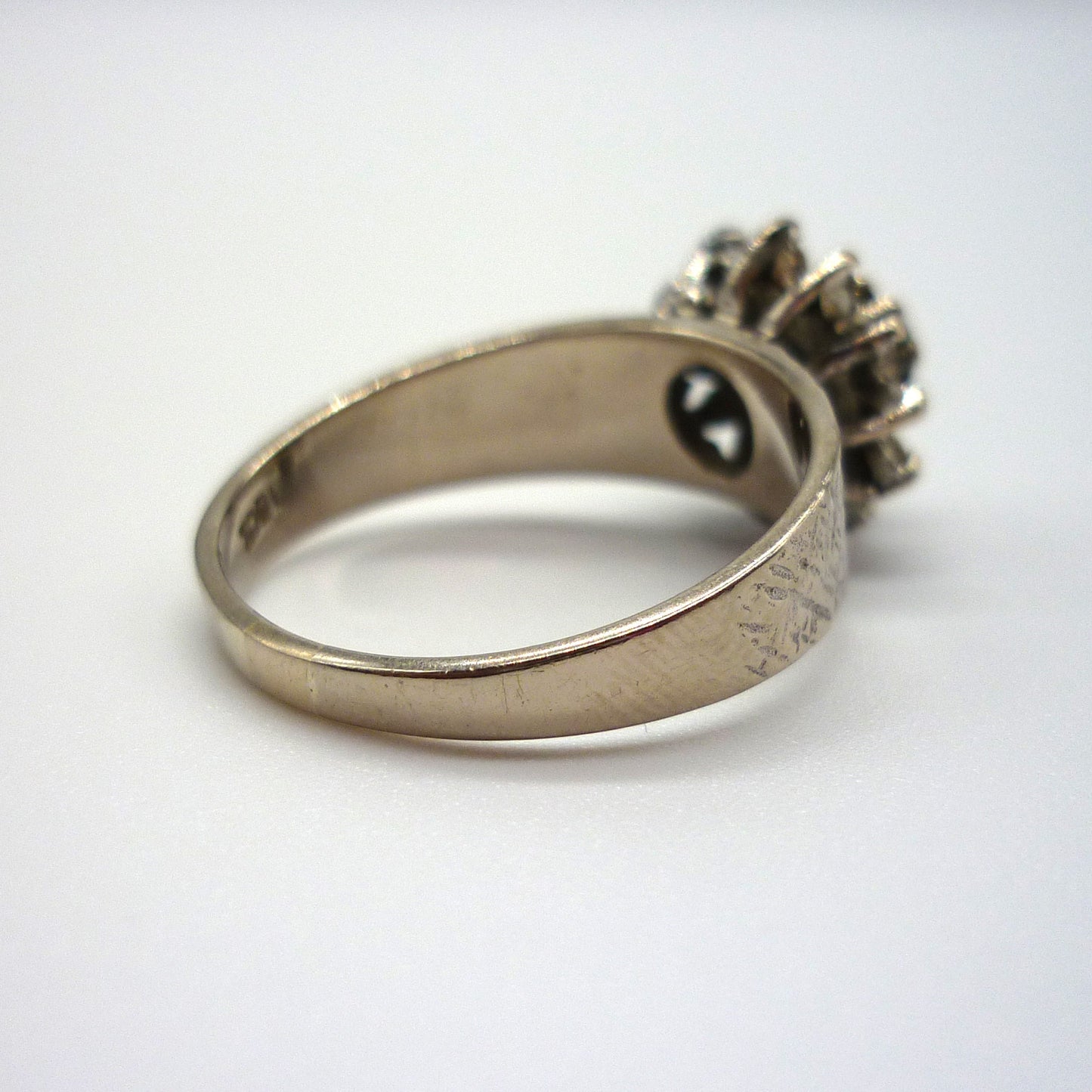 18k White Gold Diamond Cluster Ring