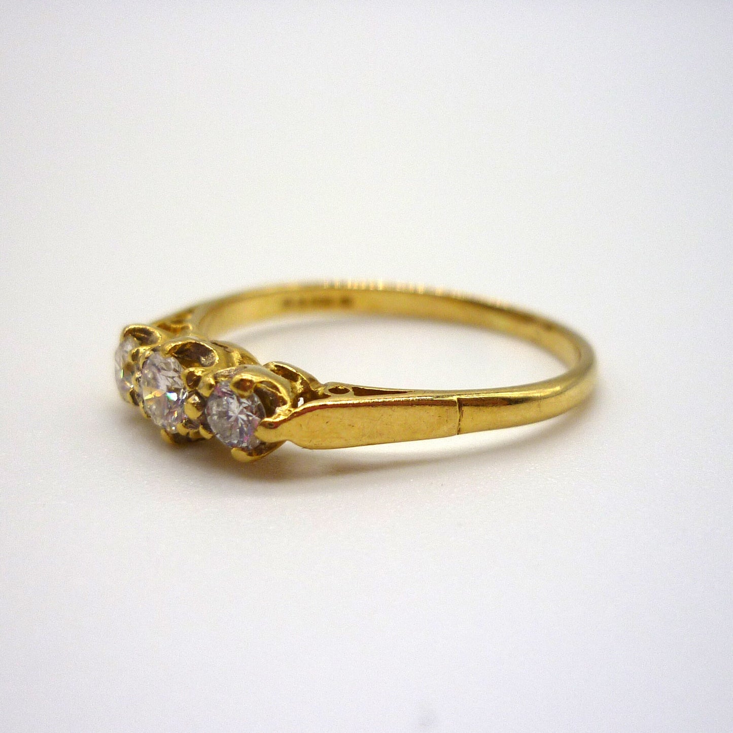 18k Yellow Gold 3 Stone 0.2ct Diamond Ring Size 6.25