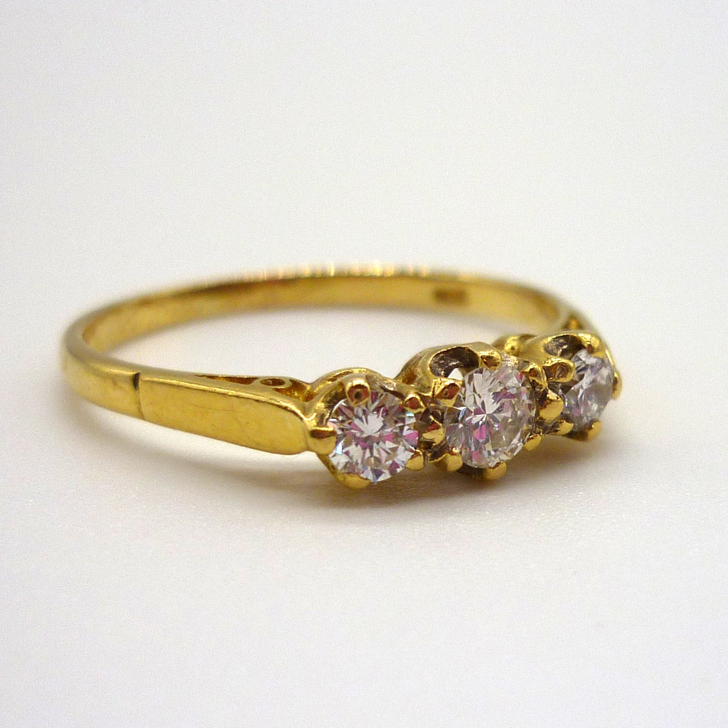 18k Yellow Gold 3 Stone 0.2ct Diamond Ring Size 6.25