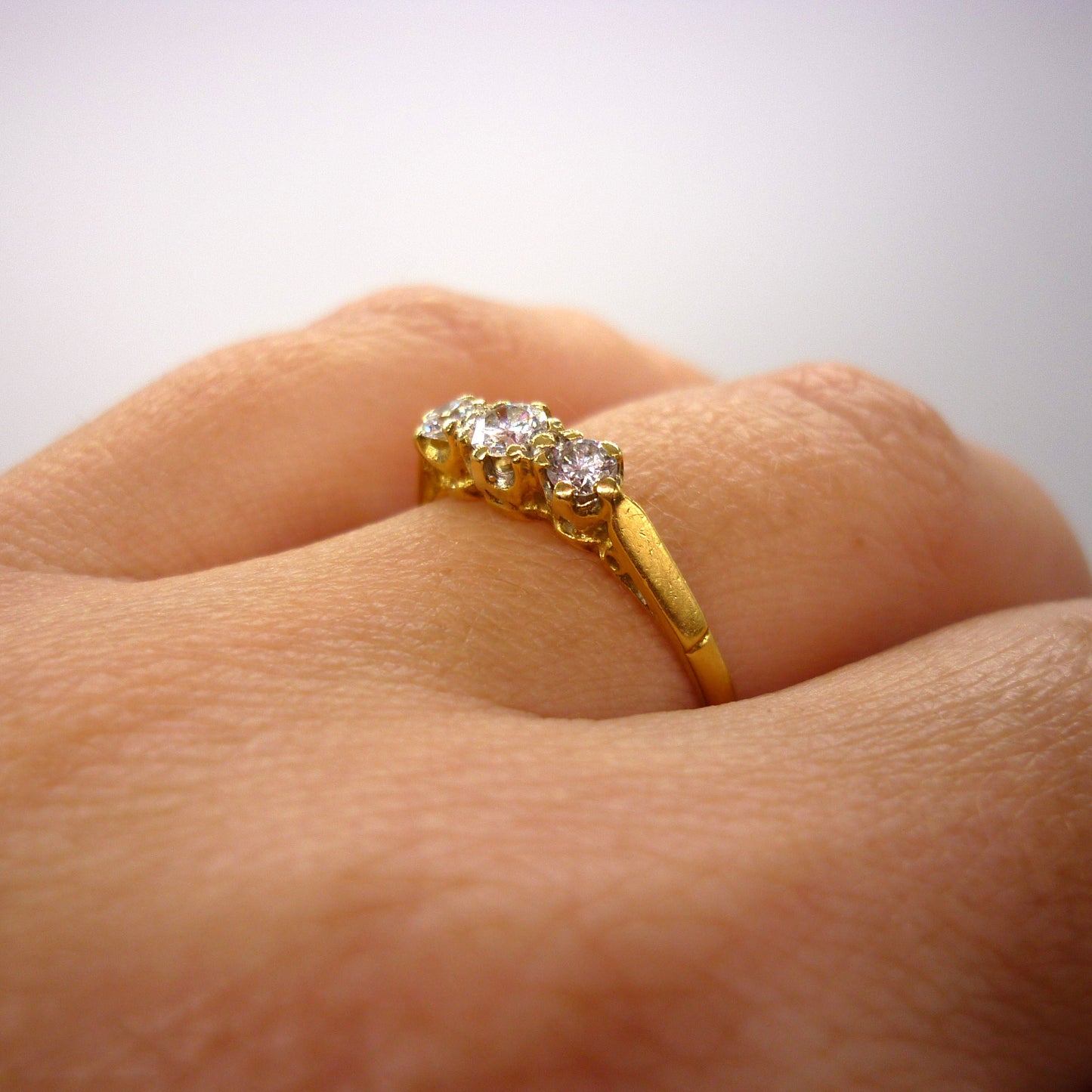 18k Yellow Gold 3 Stone 0.2ct Diamond Ring Size 6.25