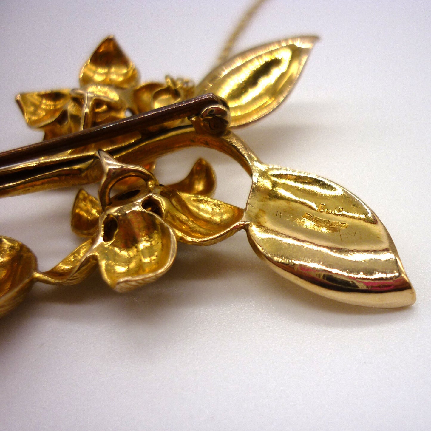 Gold Flower Brooch set with Garnets