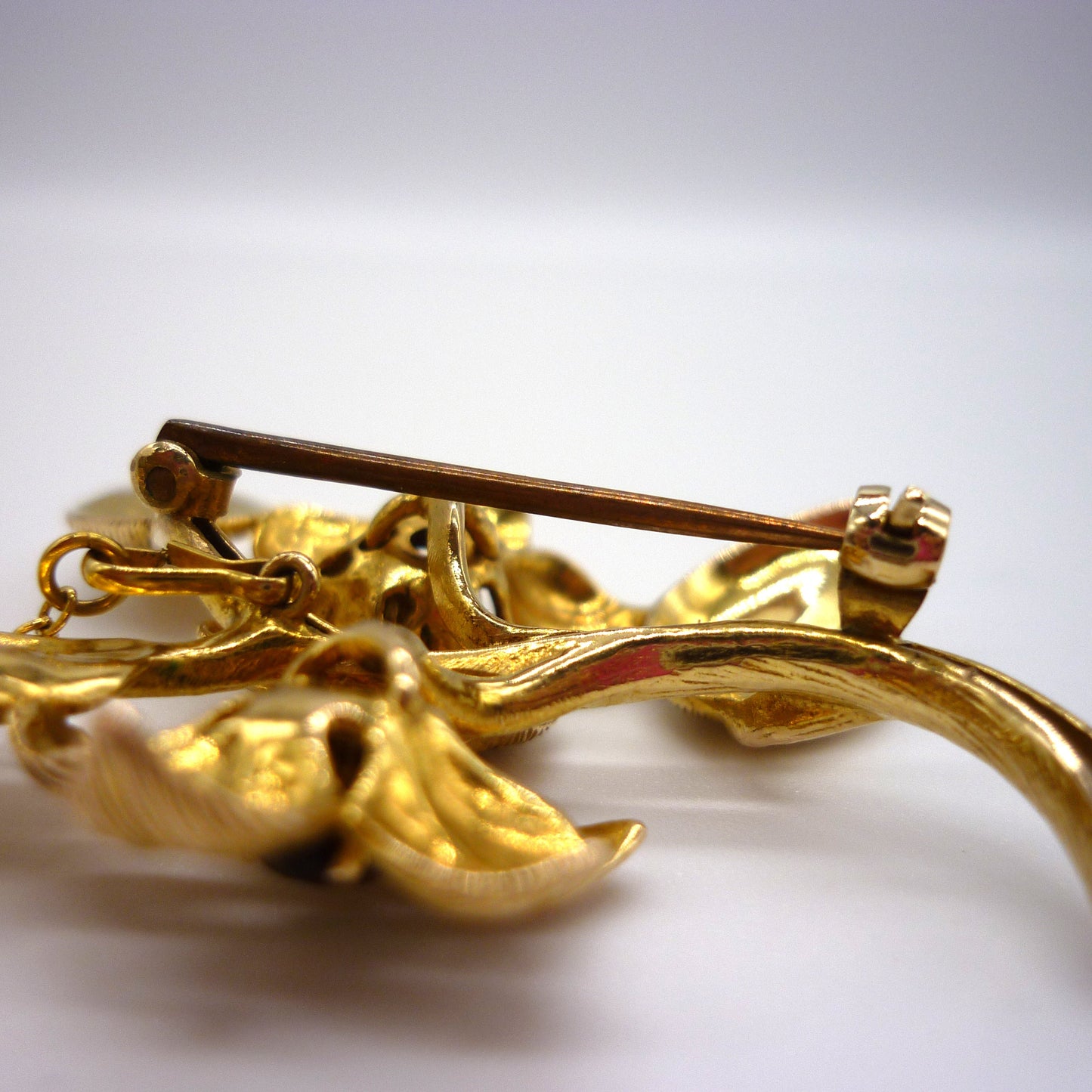 Gold Flower Brooch set with Garnets