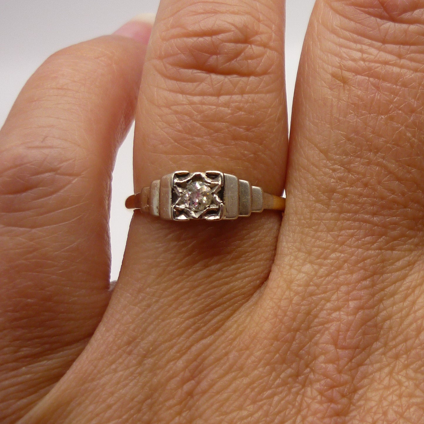 Antique Art Deco 18ct Diamond Solitaire Ring with Platinum Shoulders
