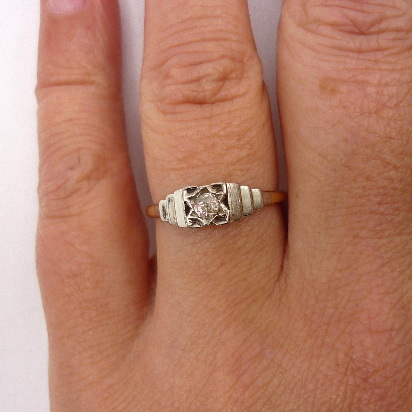 Antique Art Deco 18ct Diamond Solitaire Ring with Platinum Shoulders