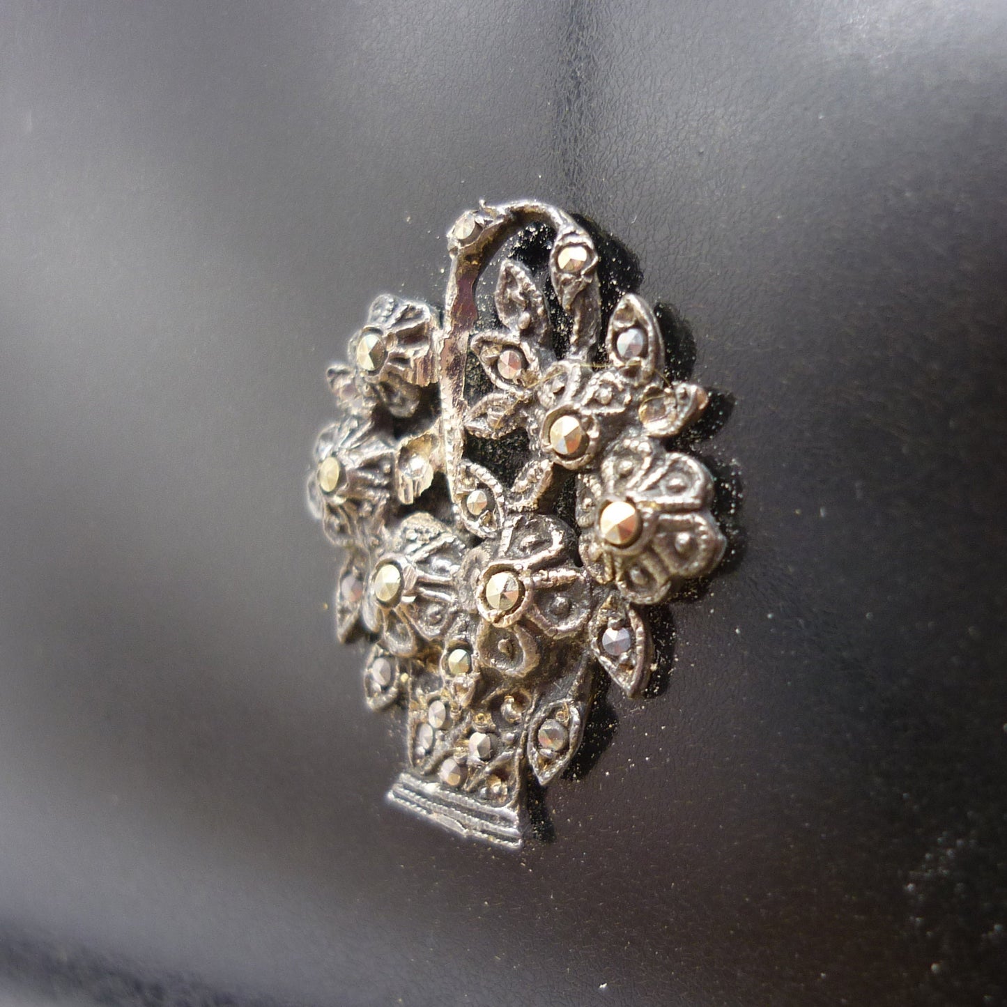 Unused Stratton Compact with Sifter, Puff and Mirror