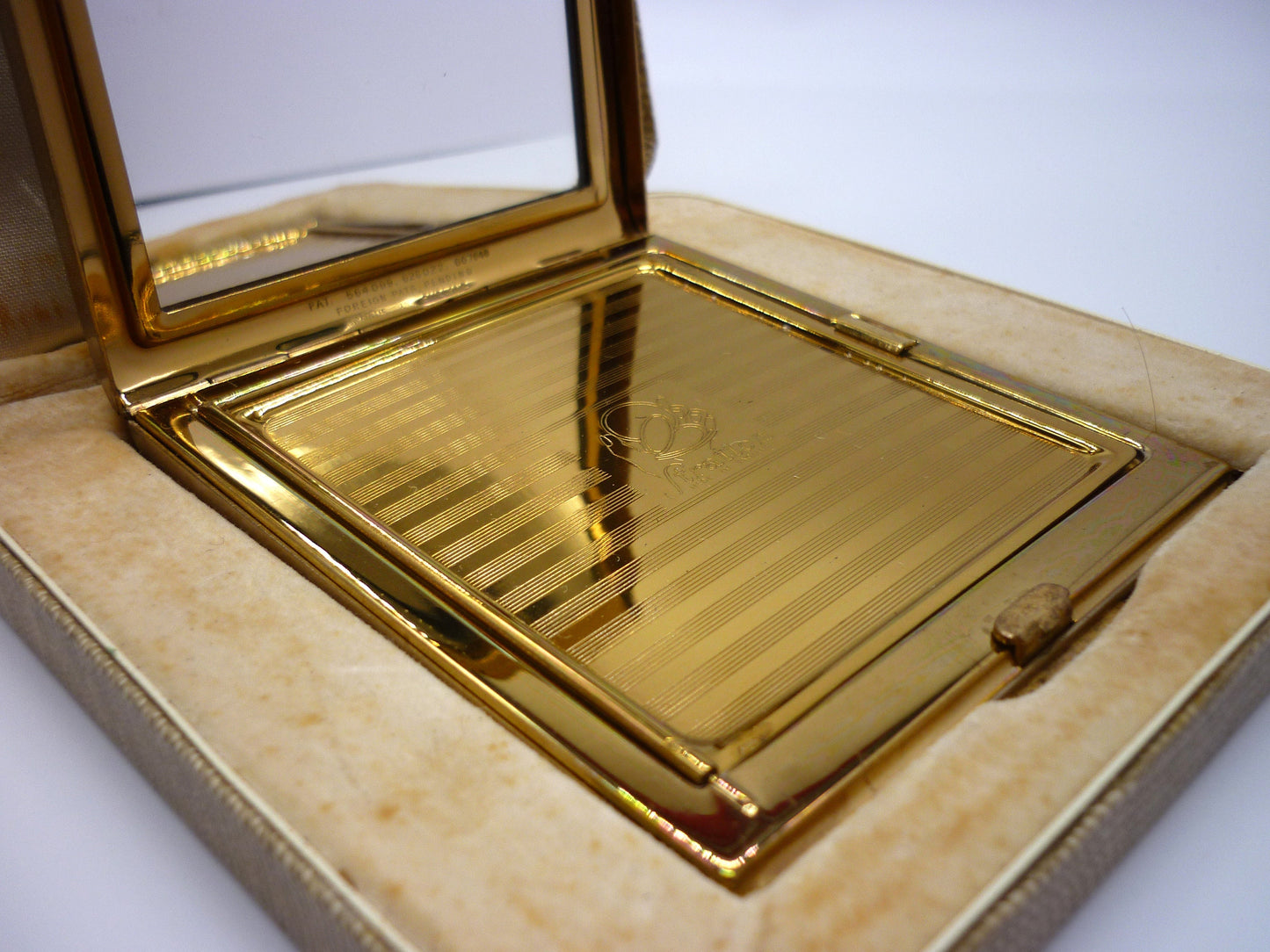 Unused Stratton Compact with Sifter, Puff and Mirror