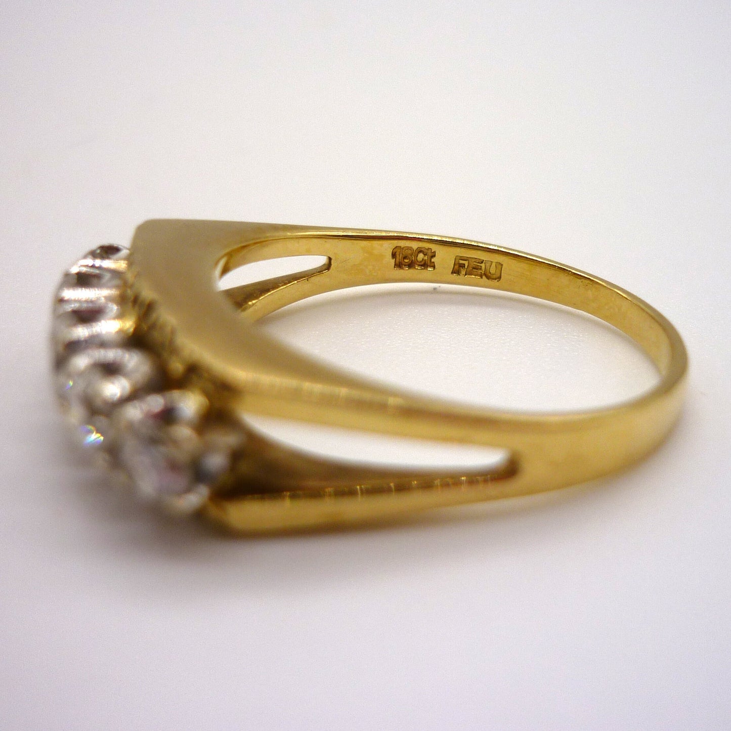 18ct 5 Diamond Split Shank Ring, Textured Gold Band Size 7