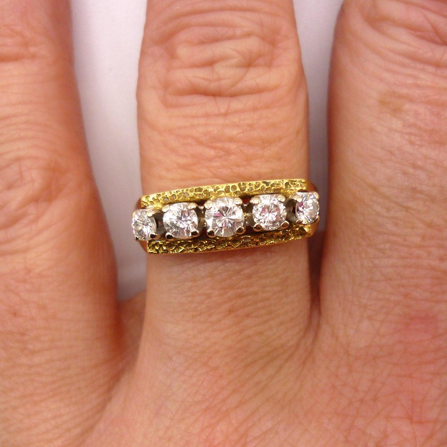 18ct 5 Diamond Split Shank Ring, Textured Gold Band Size 7