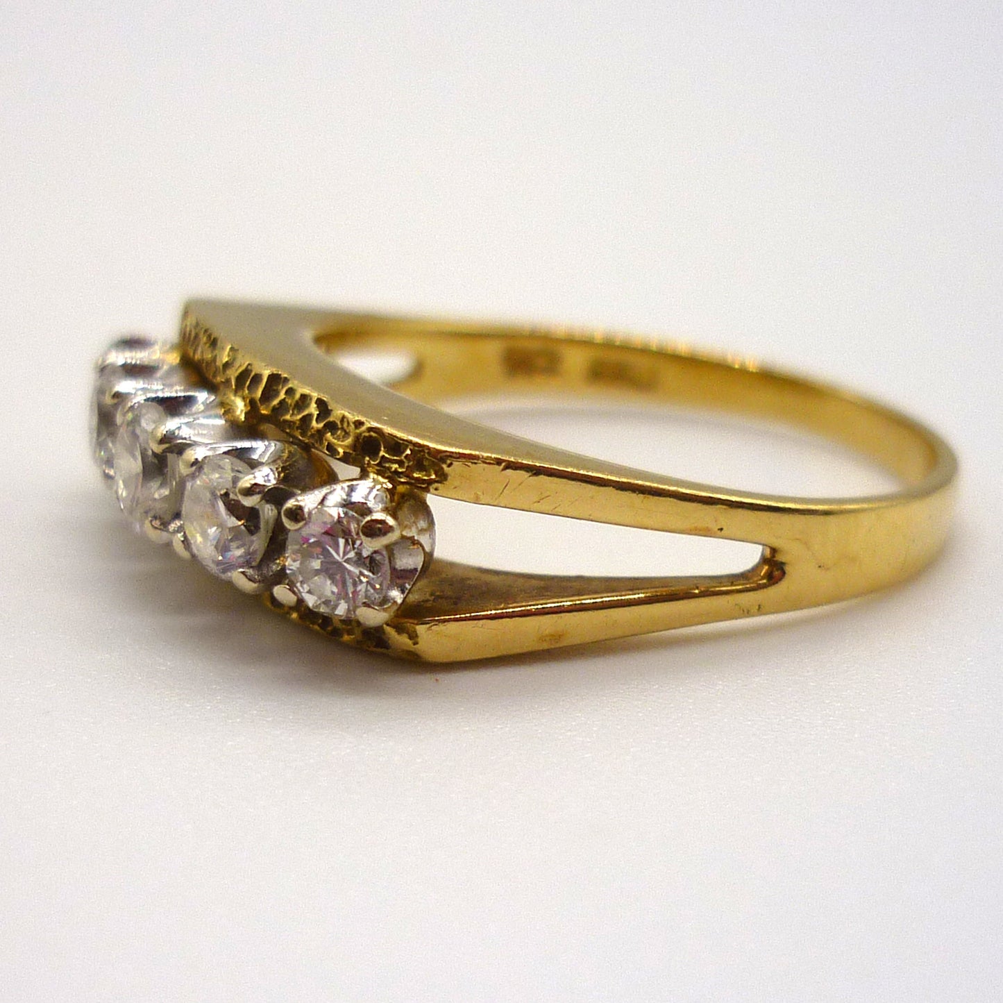 18ct 5 Diamond Split Shank Ring, Textured Gold Band Size 7
