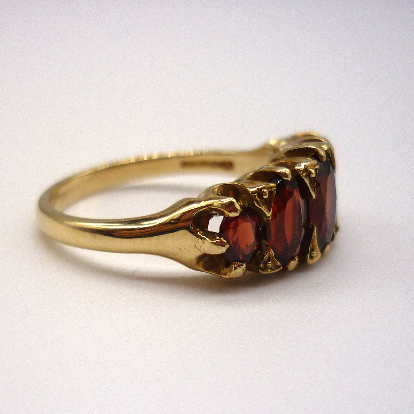 Vintage Yellow Gold and Garnet Ring Size 7.25