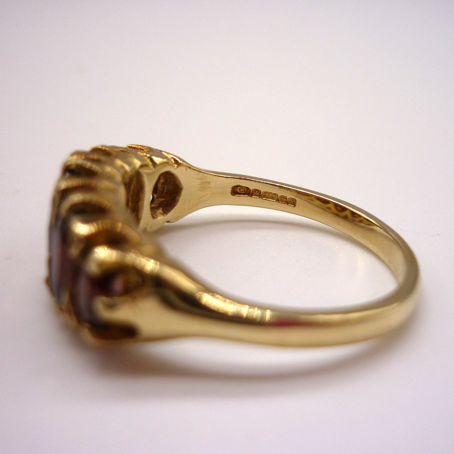 Vintage Yellow Gold and Garnet Ring Size 7.25