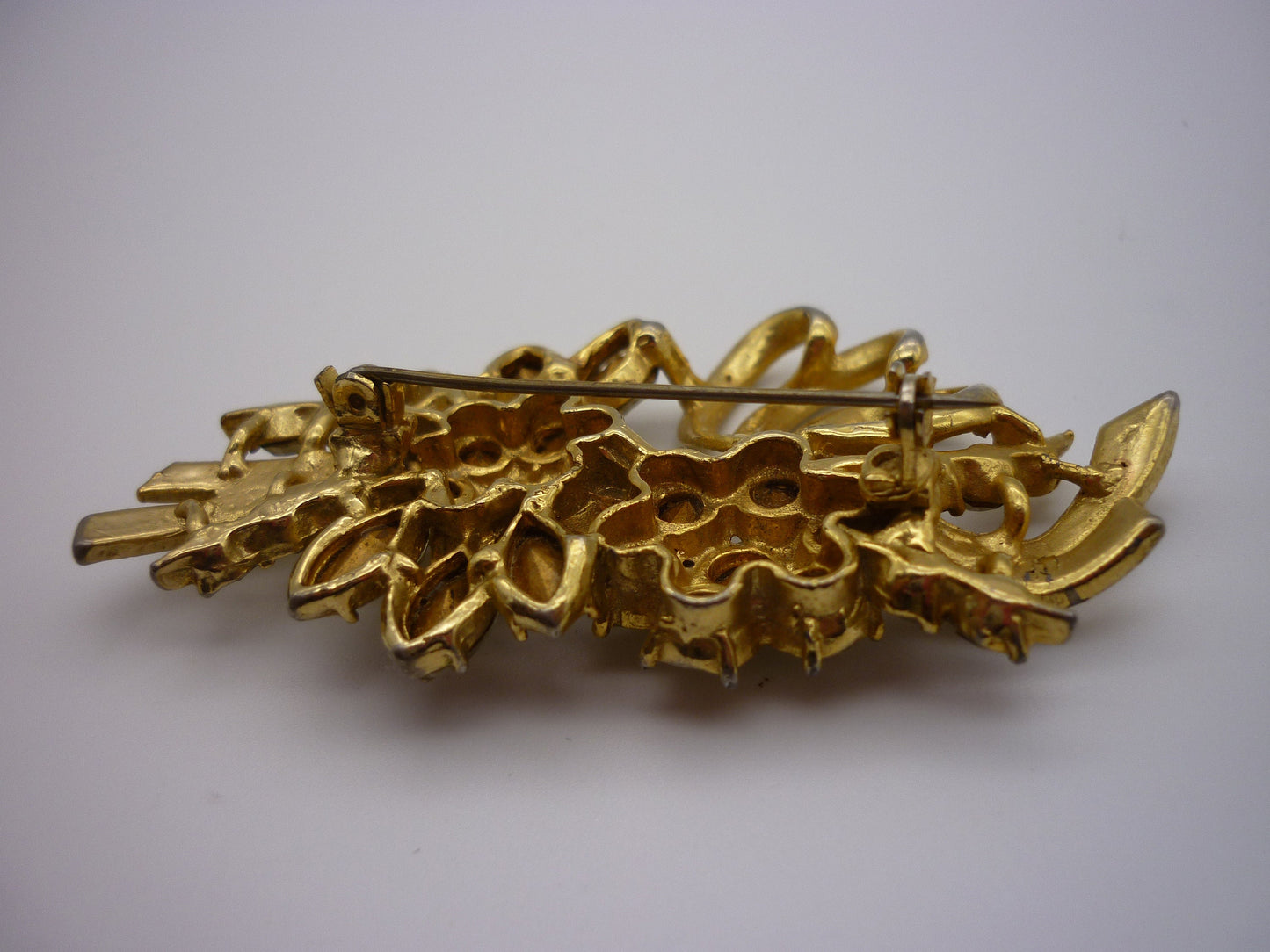 Large Vintage Rhinestone Gold Tone Flower Brooch