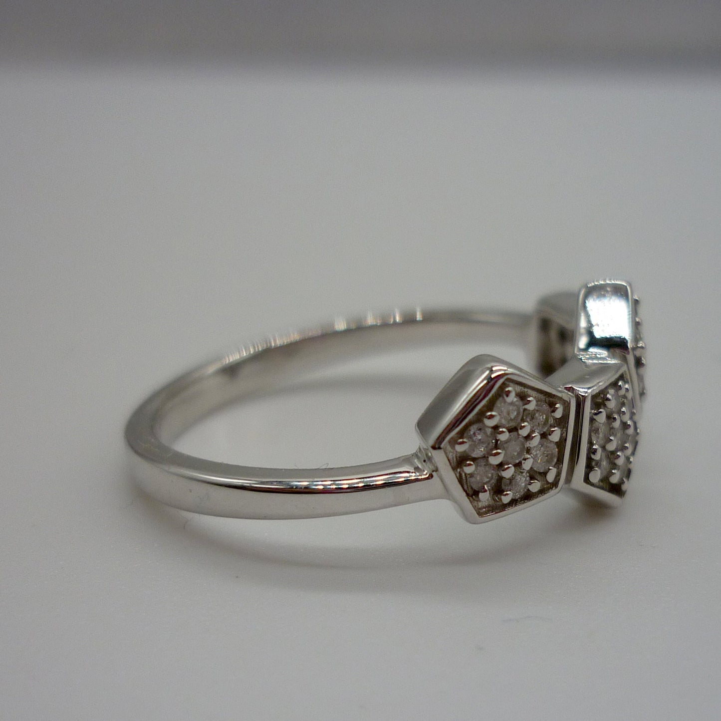 Vintage 9k White Gold Honeycomb Ring, Diamond Set Pentagon Panels on Size 6.5 Band