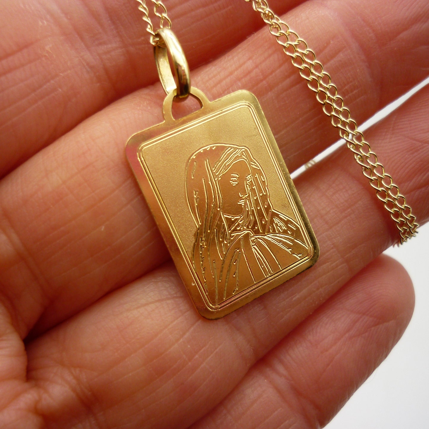 Vintage Italian 18k Yellow Gold Virgin Mary Pendant Necklace