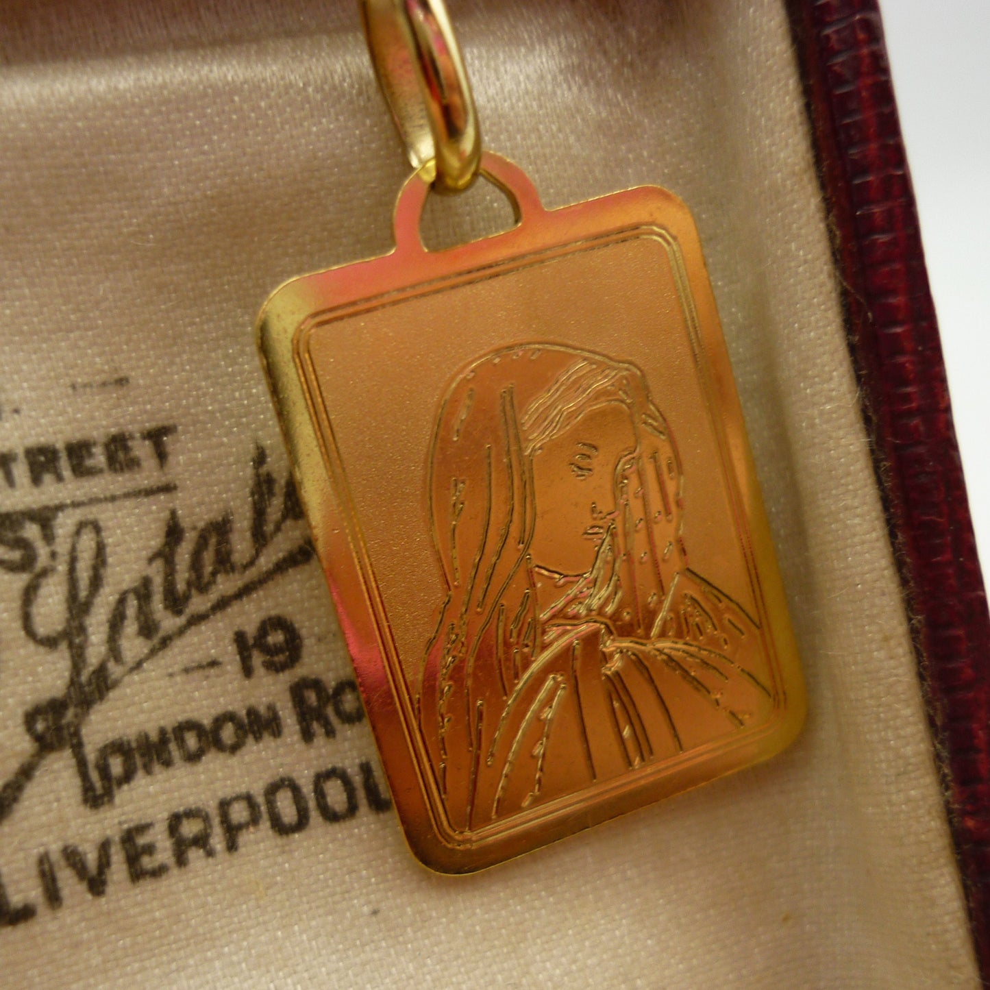 Vintage Italian 18k Yellow Gold Virgin Mary Pendant Necklace