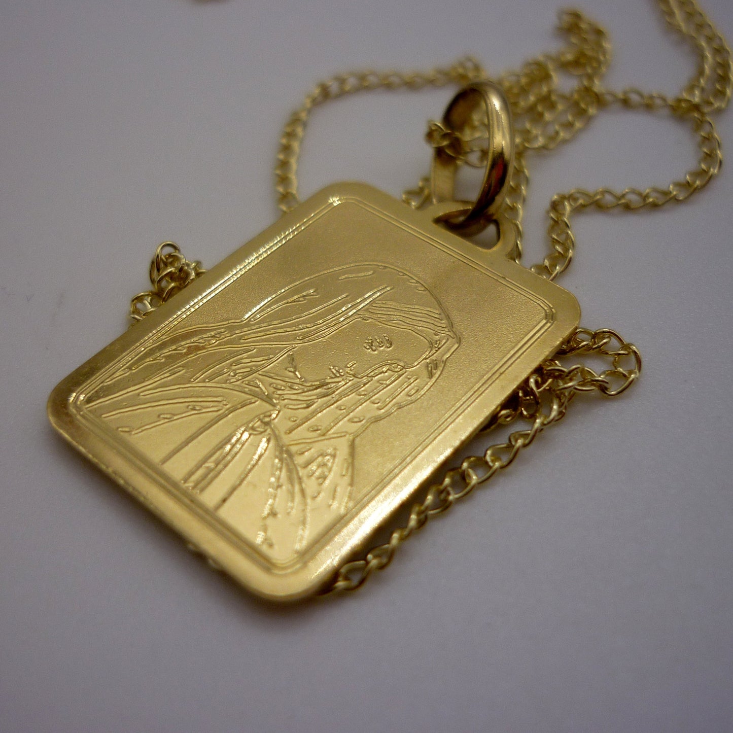 Vintage Italian 18k Yellow Gold Virgin Mary Pendant Necklace