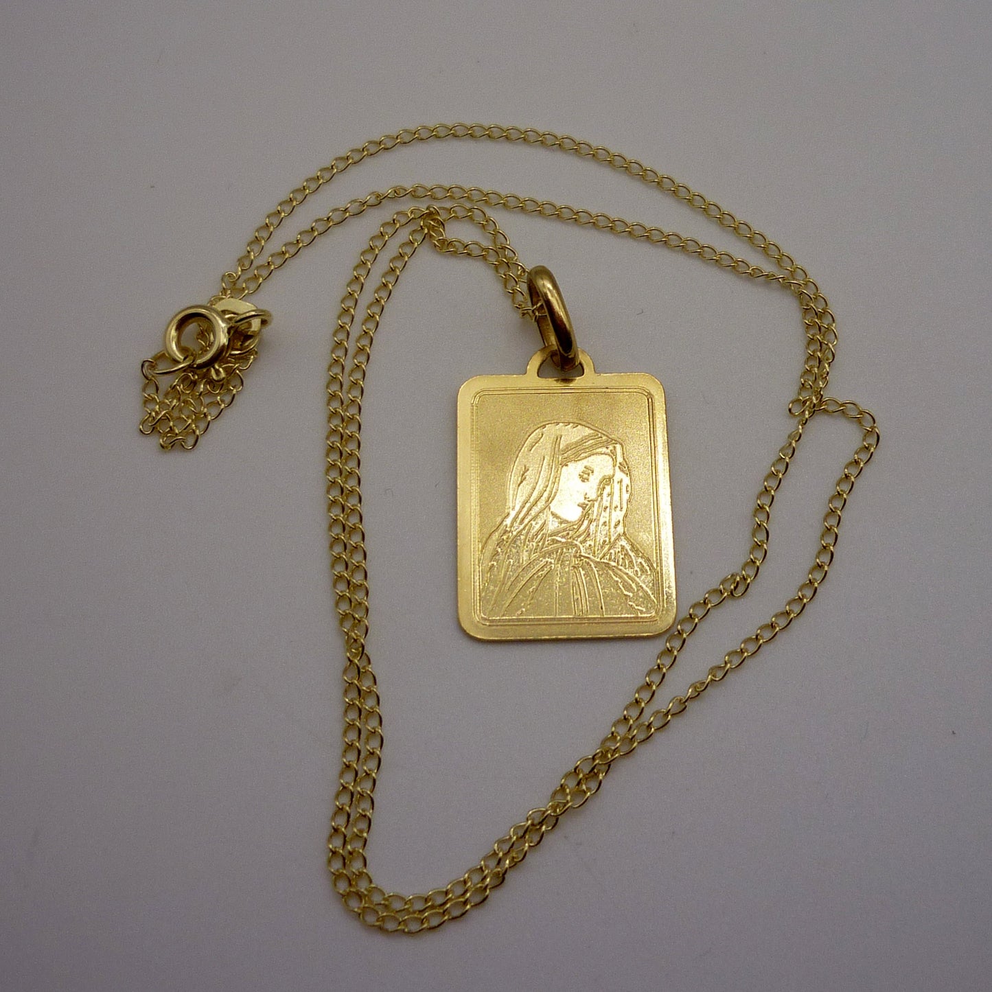 Vintage Italian 18k Yellow Gold Virgin Mary Pendant Necklace