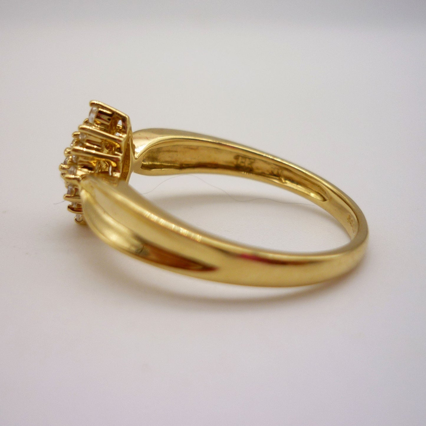 Vintage 18k Gold Simulated Diamond Cluster Ring - Size 6.5