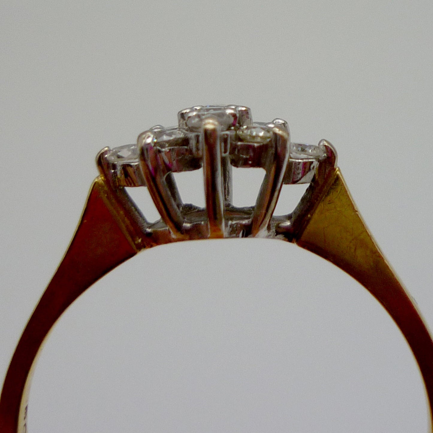 Vintage 18k Diamond Cluster Ring Size 6.5