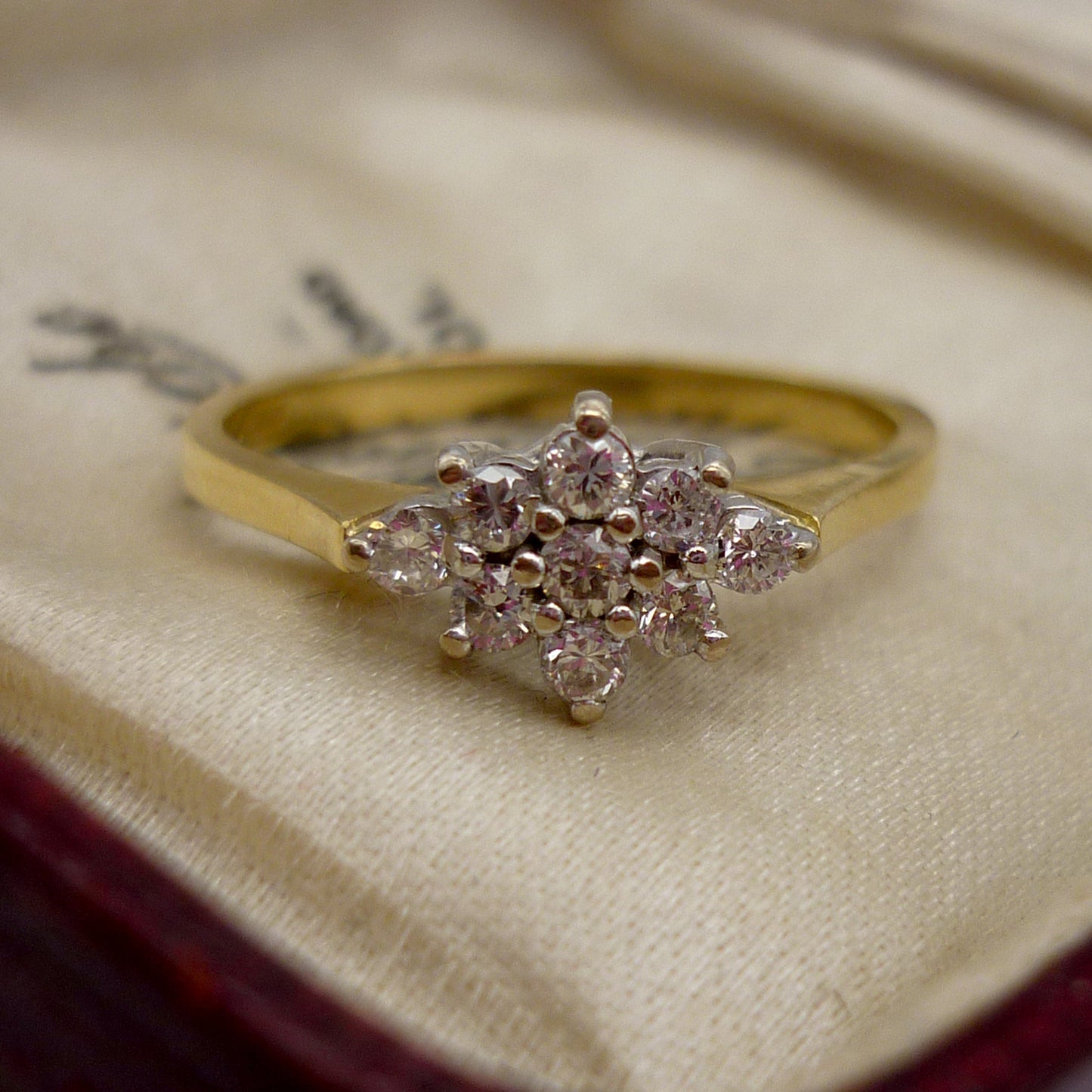 Vintage 18k Diamond Cluster Ring Size 6.5