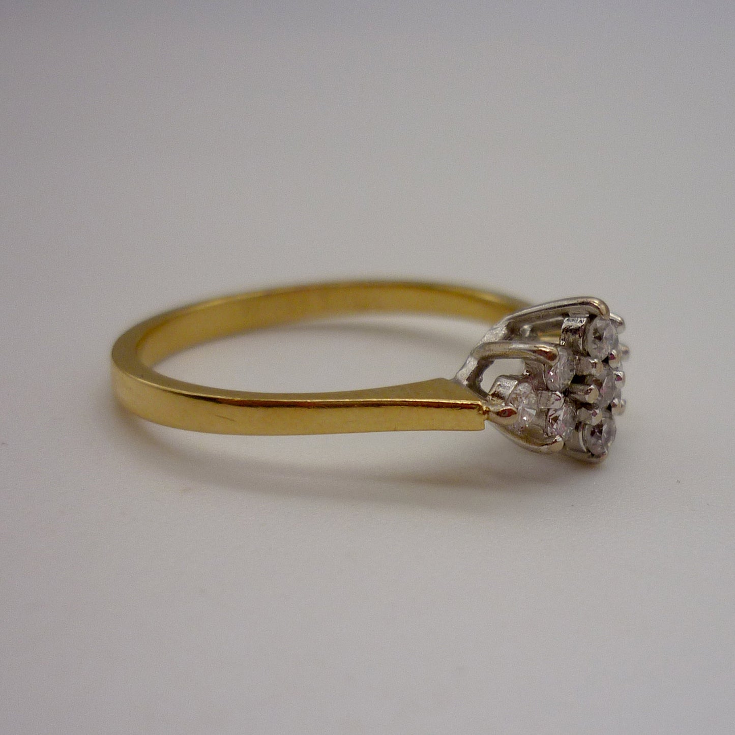Vintage 18k Diamond Cluster Ring Size 6.5