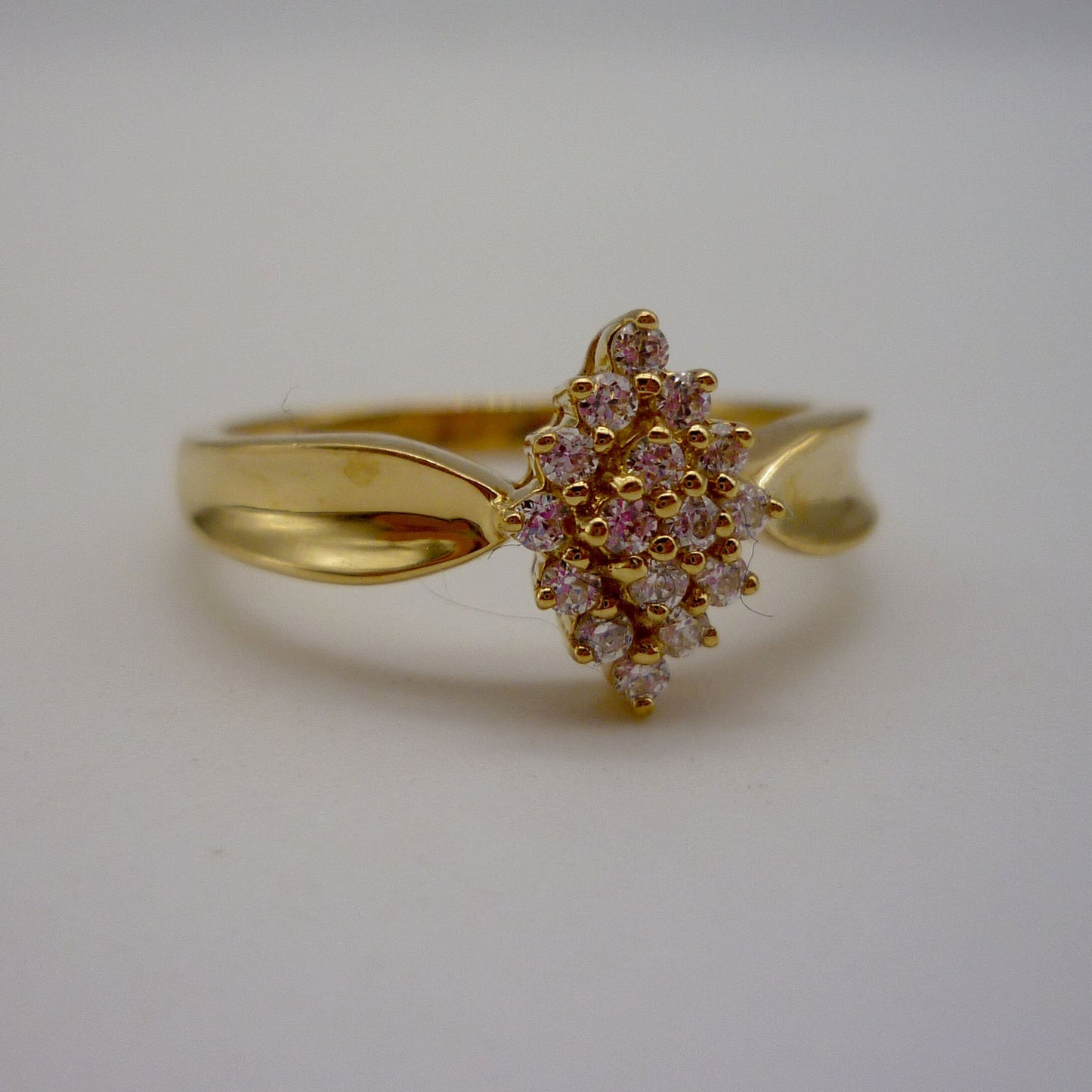 Vintage 18k Gold Simulated Diamond Cluster Ring - Size 6.5
