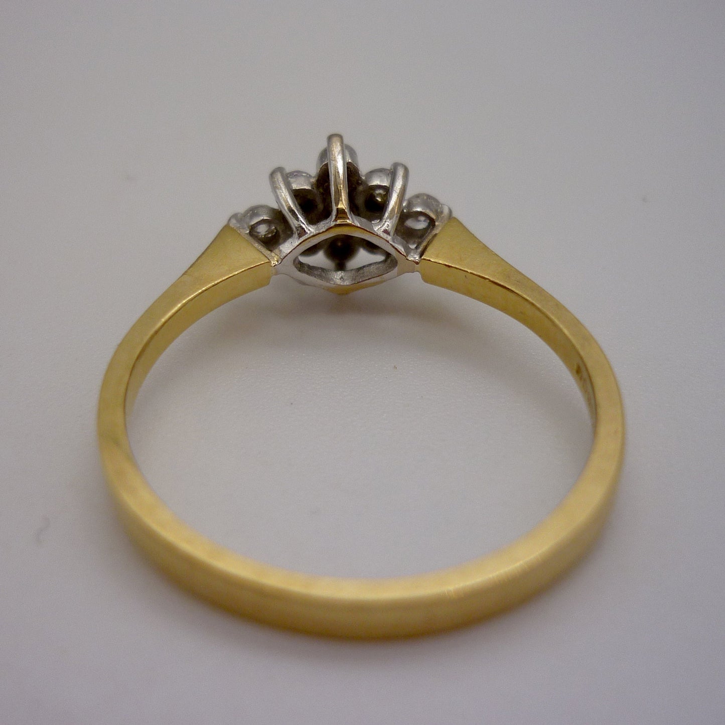 Vintage 18k Diamond Cluster Ring Size 6.5