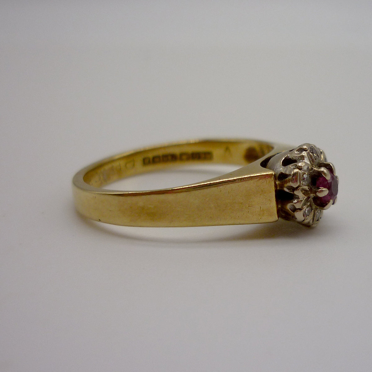 Vintage 18k Gold Ruby & Diamond Cluster Ring Size 6.25