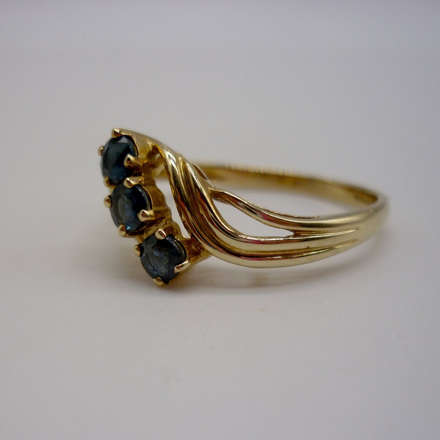 Vintage 3 Stone Sapphire Ring Size 7.5