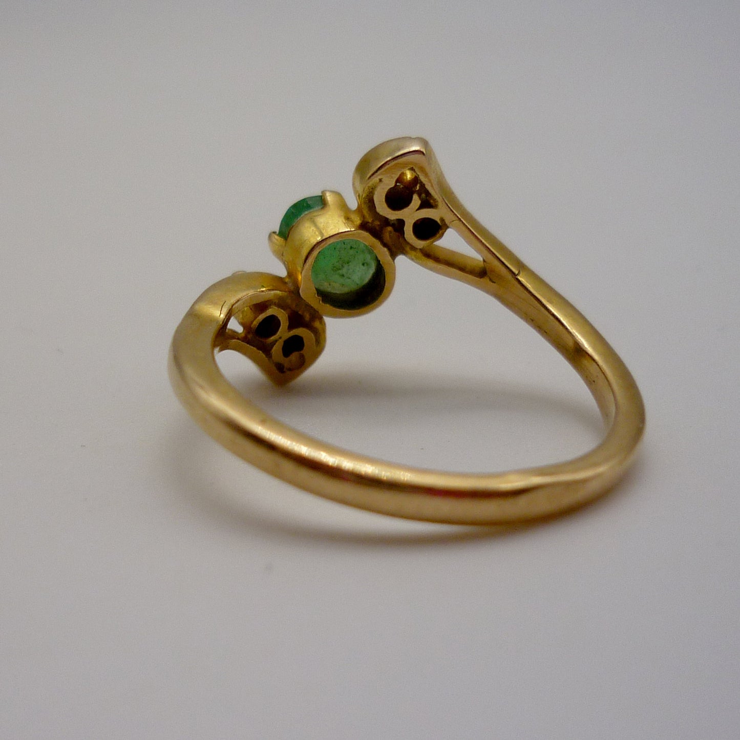 Vintage Indian Gold Emerald & Diamond Crossover Ring Size 6.5