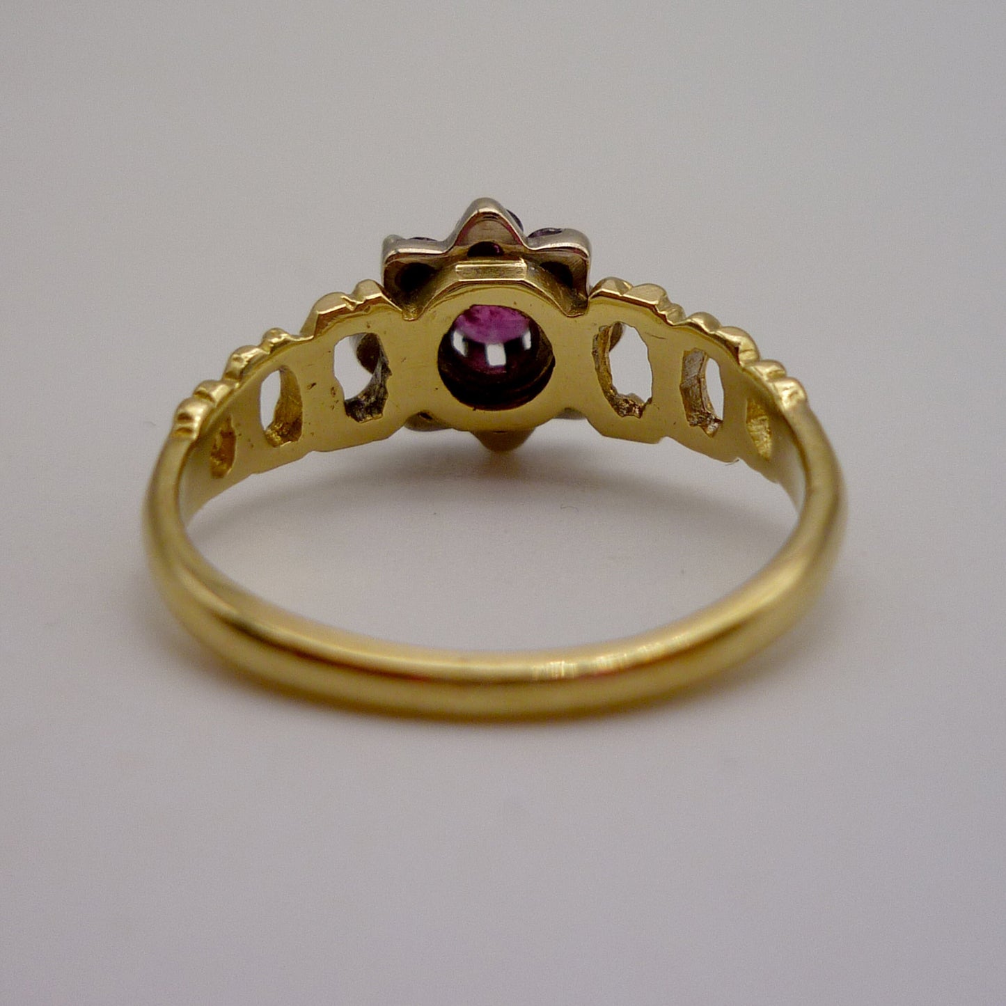 Vintage 18k Gold Ruby Cluster Ring Size 6.25
