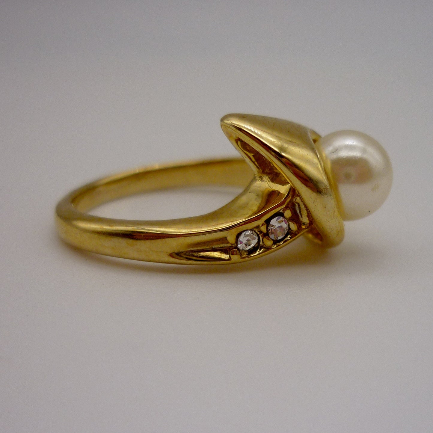 Vintage Costume Gold & Pearl Ring Size 6.75