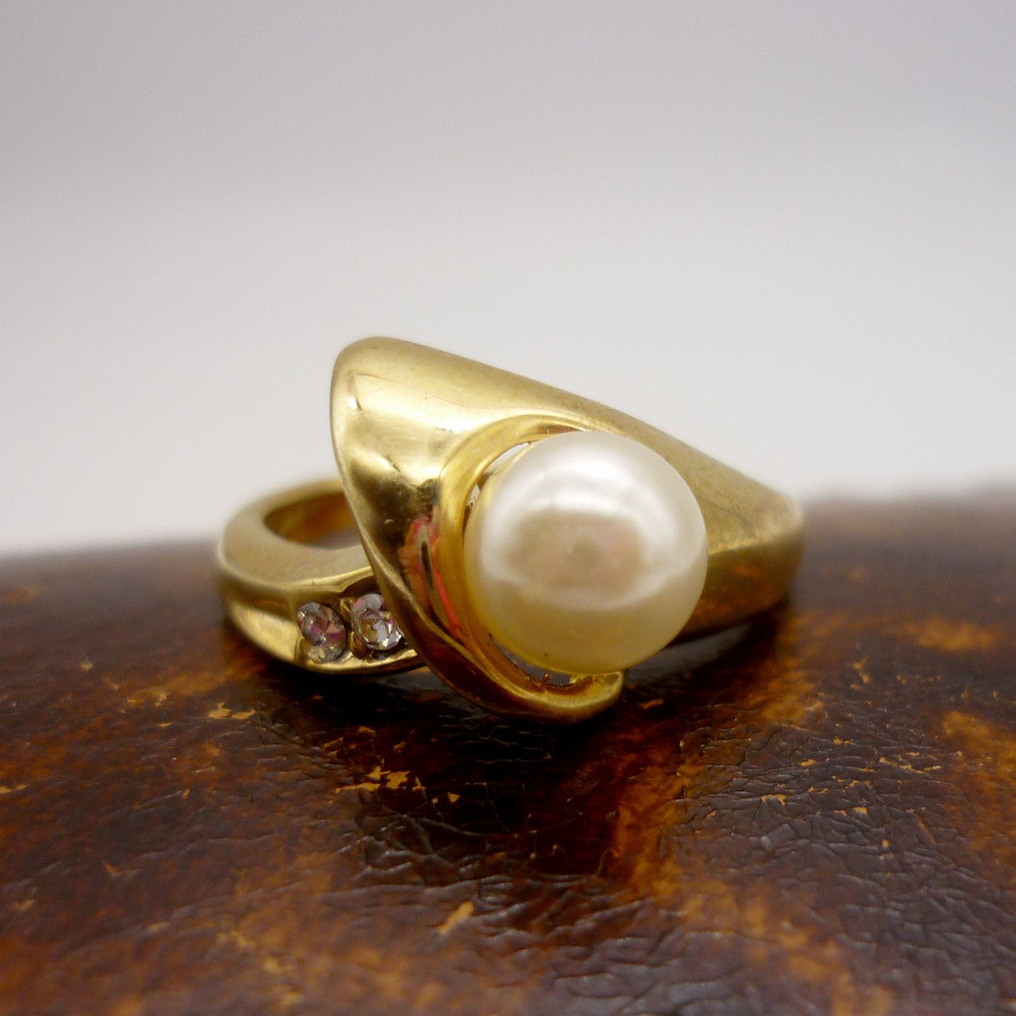 Vintage Costume Gold & Pearl Ring Size 6.75