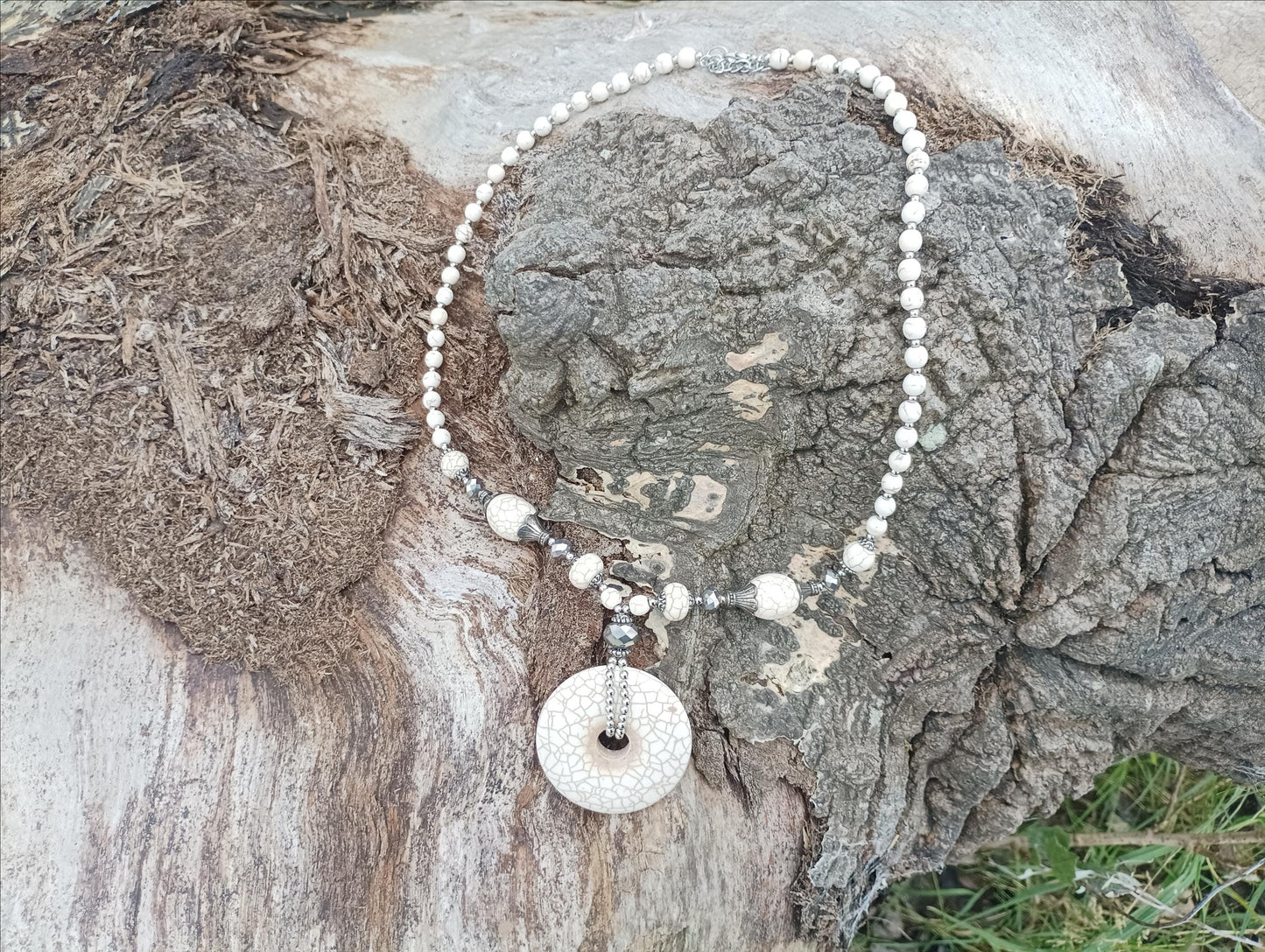 Vintage Faux Howlite Pendant Necklace: 1990s Beaded Statement Jewelry