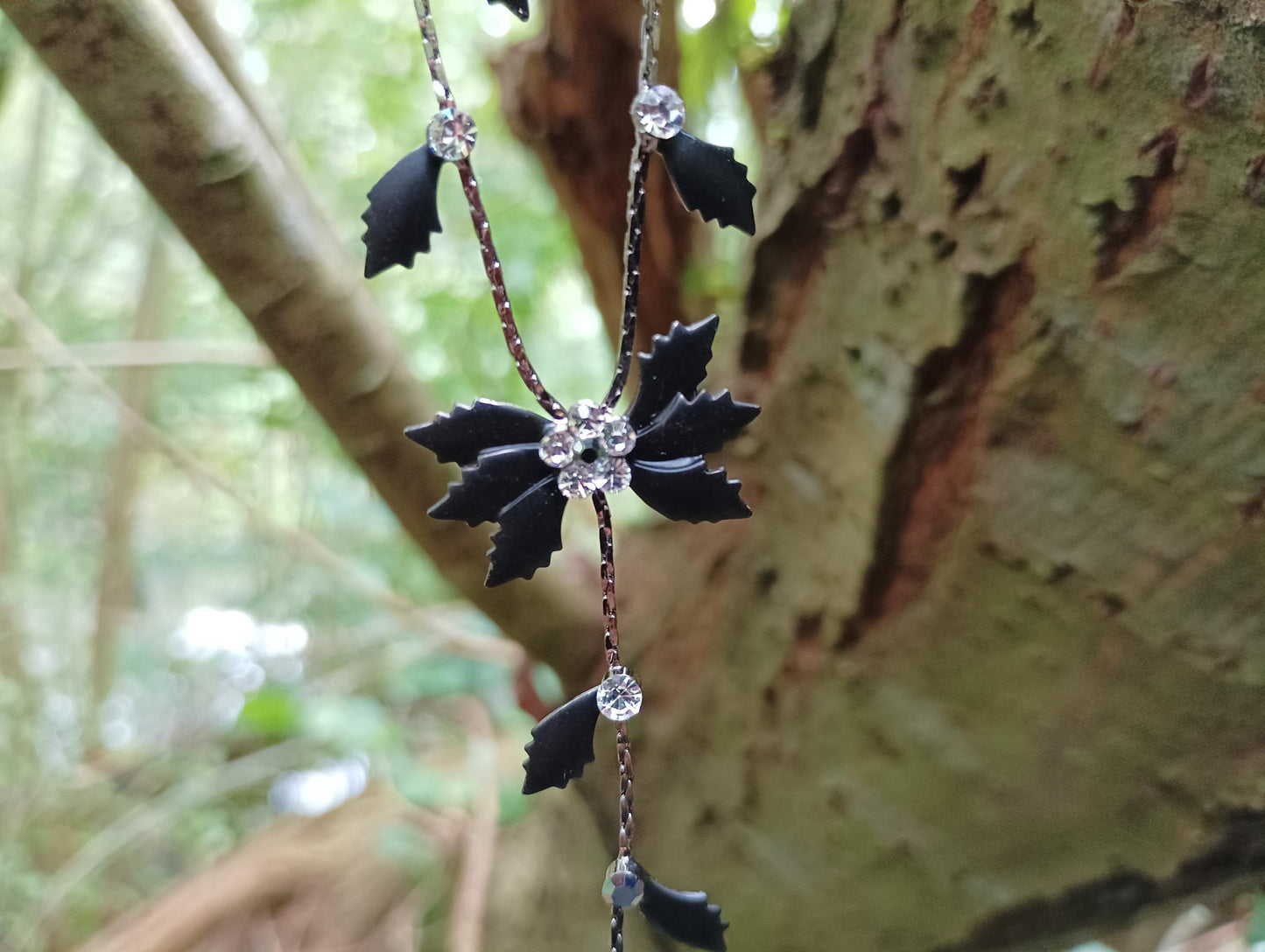 Vintage Diamante Flower Necklace: Adjustable Rhinestone Leaf Design